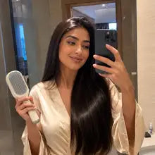 Customer selfie with glossy hair after using Silkaya